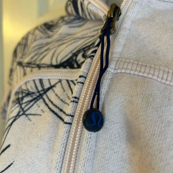 Lululemon Scuba Hoodie, blush pink with navy peacock feather pattern, size 2 - Picture 4 of 7